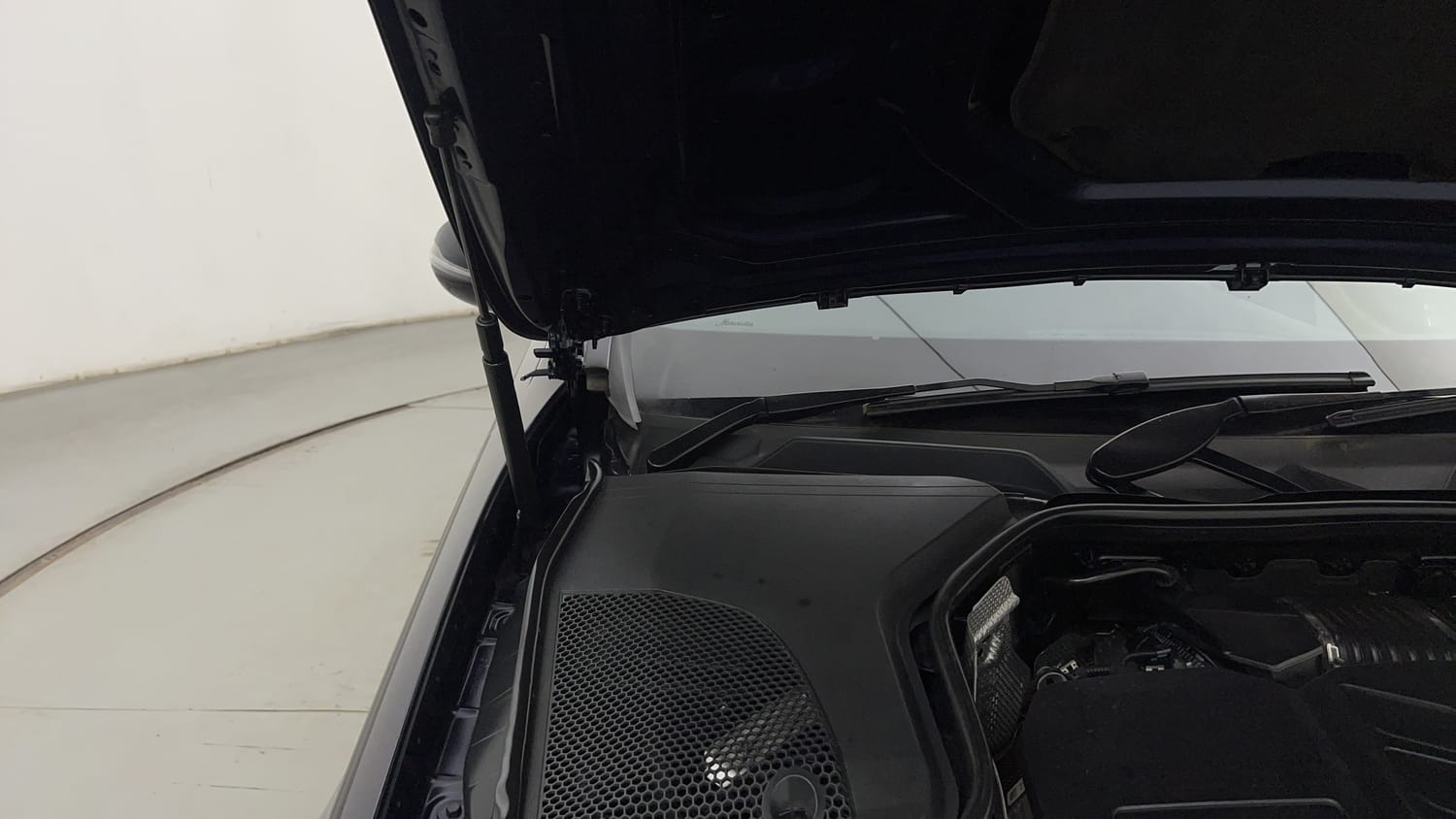 New Mercedes-Benz E-Class engine ENGINE RIGHT SIDE HINGE & APRON VIEW