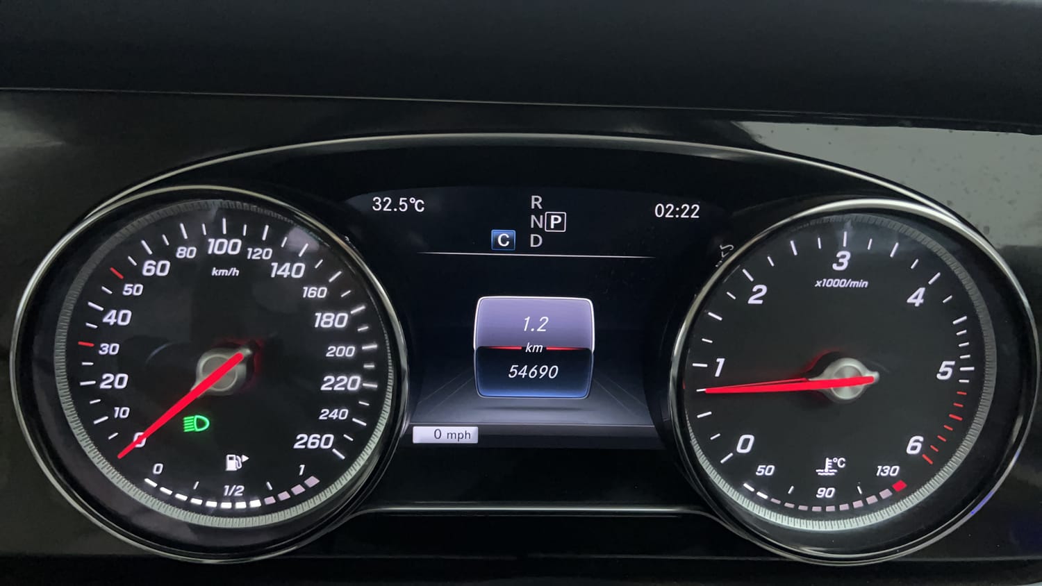 New Mercedes-Benz E-Class interior CLUSTERMETER VIEW