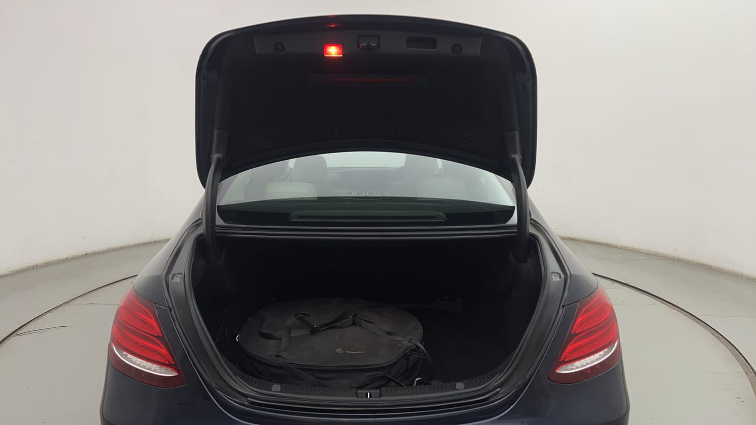 New Mercedes-Benz E-Class interior DICKY DOOR OPEN VIEW