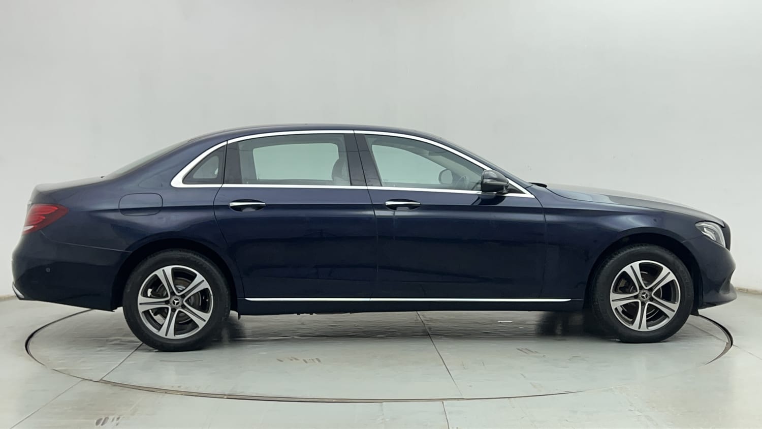 New Mercedes-Benz E-Class exterior RIGHT SIDE VIEW