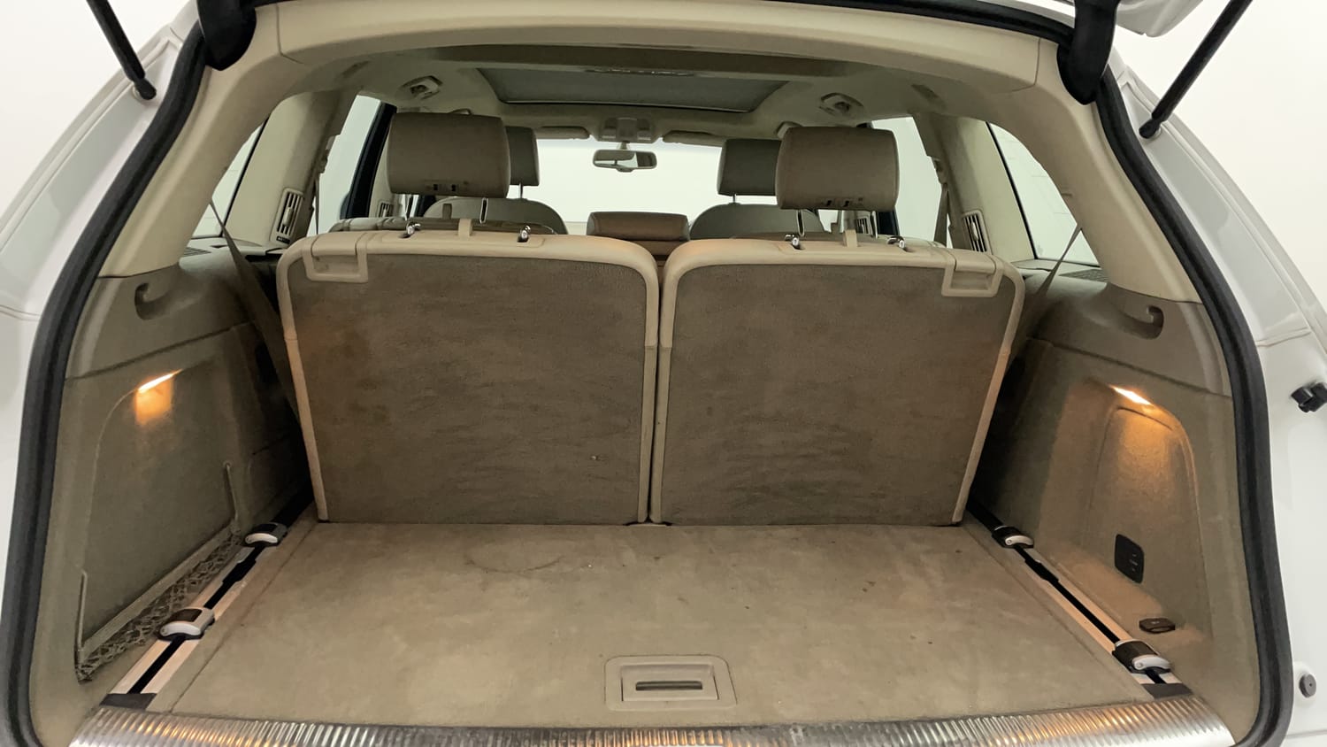 New Audi Q7 interior DICKY INSIDE VIEW