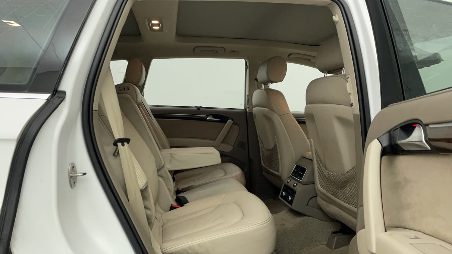 New Audi Q7 interior RIGHT SIDE REAR DOOR CABIN VIEW