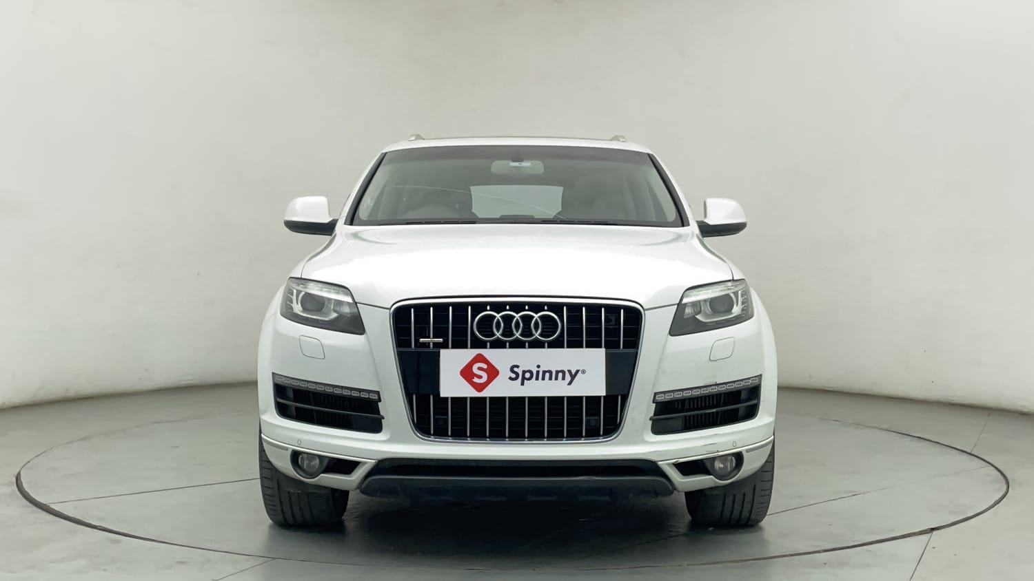 New Audi Q7 exterior FRONT VIEW