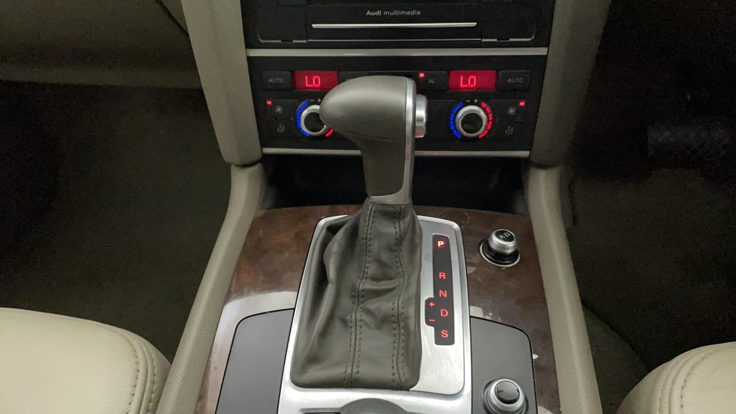 New Audi Q7 interior GEAR  KNOB VIEW