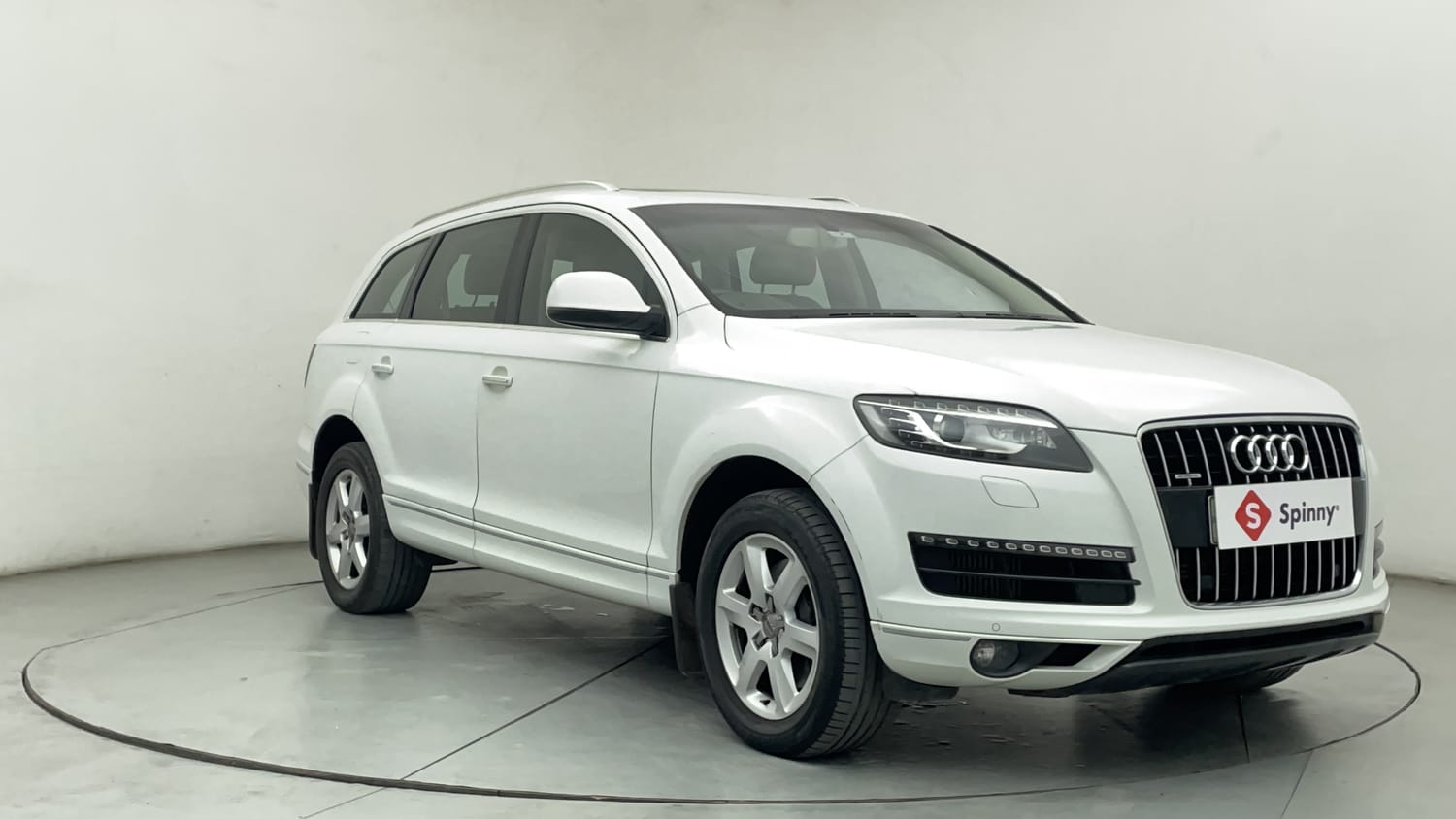New Audi Q7 exterior RIGHT FRONT CORNER VIEW
