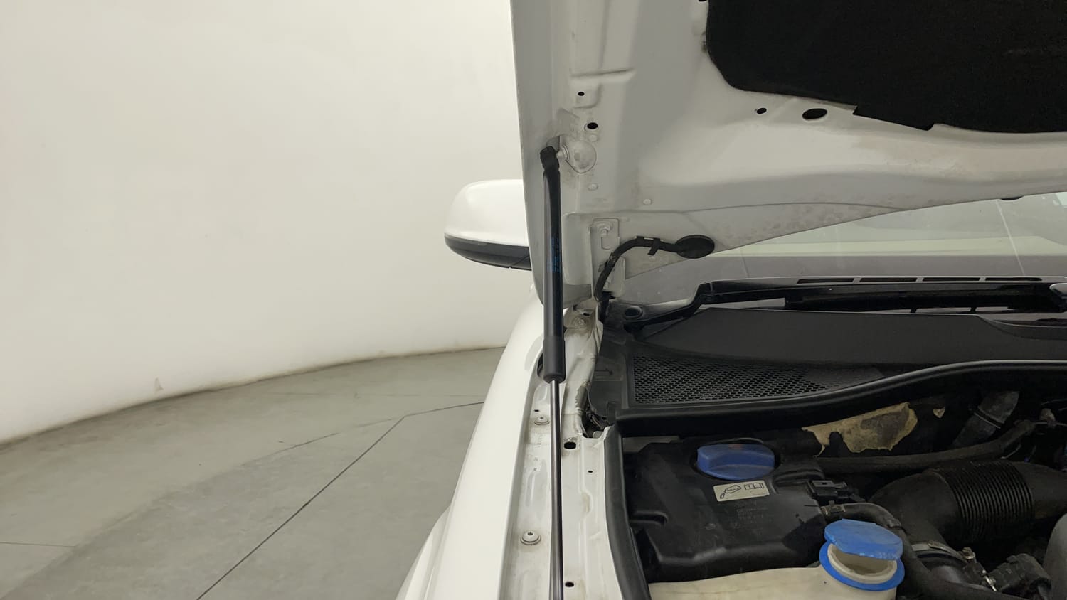 New Audi Q7 engine ENGINE RIGHT SIDE HINGE & APRON VIEW