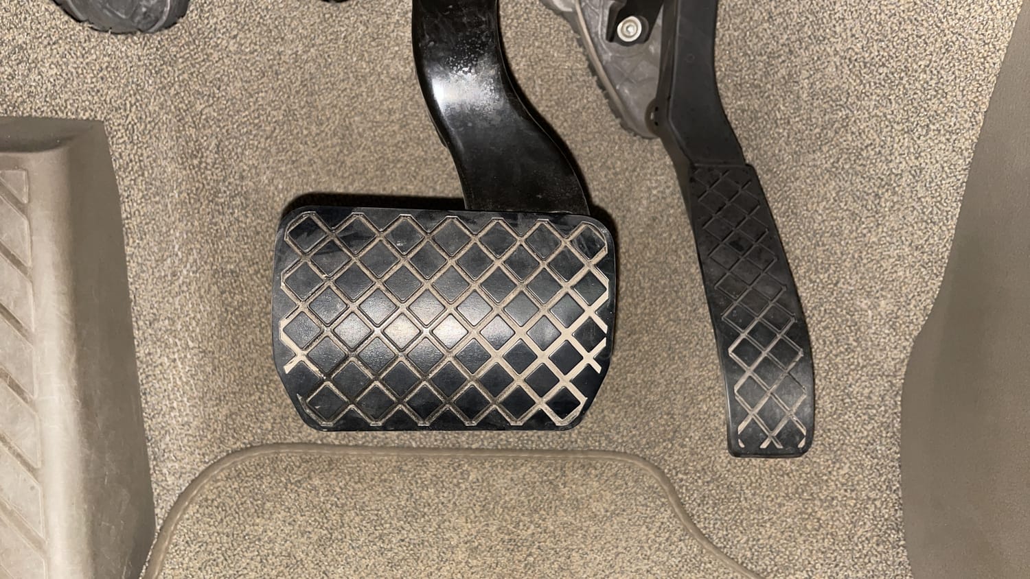 New Audi Q7 interior PEDALS VIEW