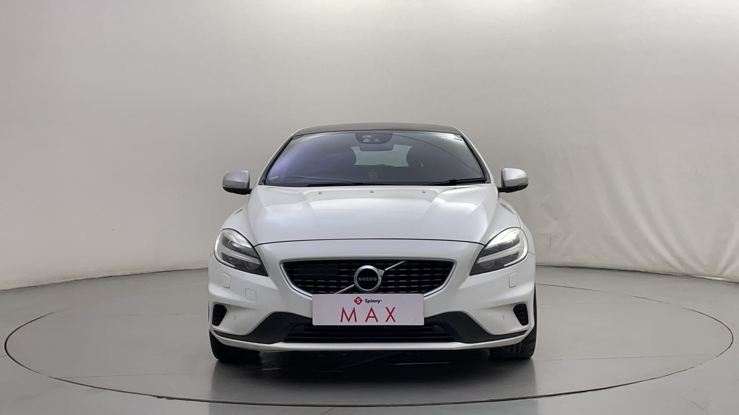 New Volvo V40 exterior FRONT VIEW