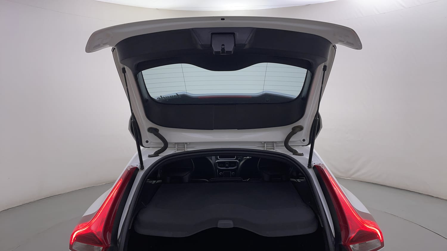 New Volvo V40 interior DICKY DOOR OPEN VIEW