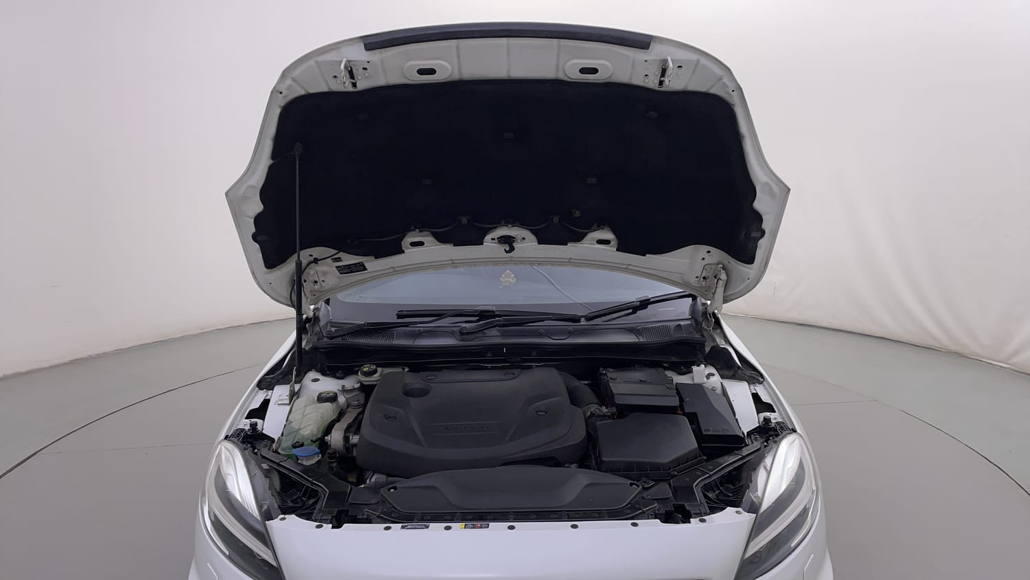 New Volvo V40 engine ENGINE & BONNET OPEN FRONT VIEW