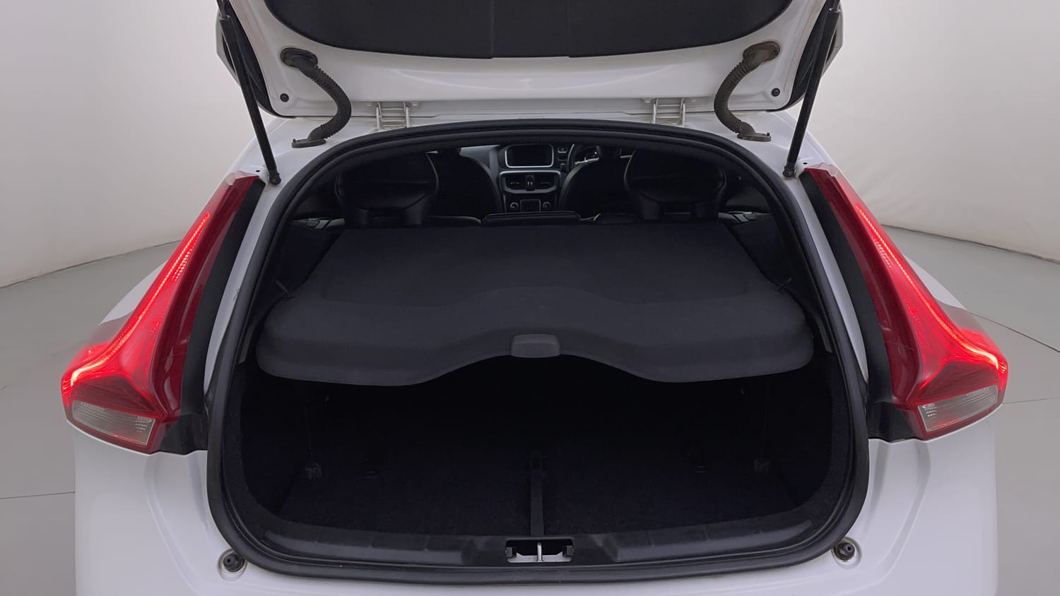 New Volvo V40 interior DICKY INSIDE VIEW