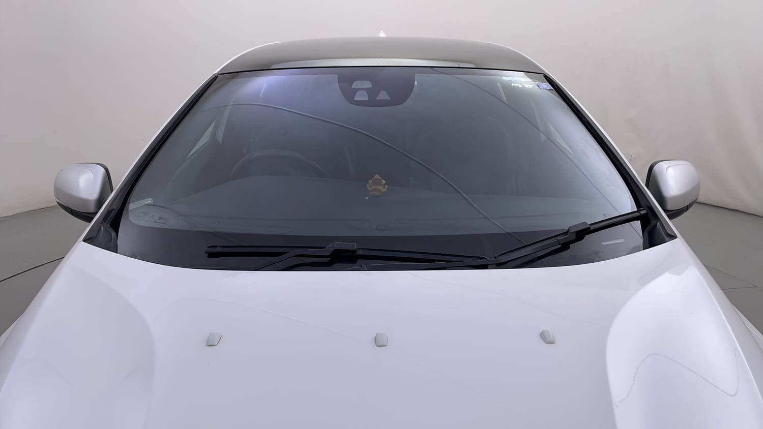 New Volvo V40 exterior FRONT WINDSHIELD VIEW