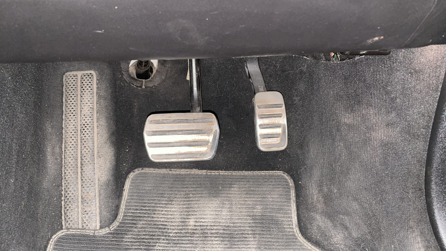 New Volvo V40 interior PEDALS VIEW