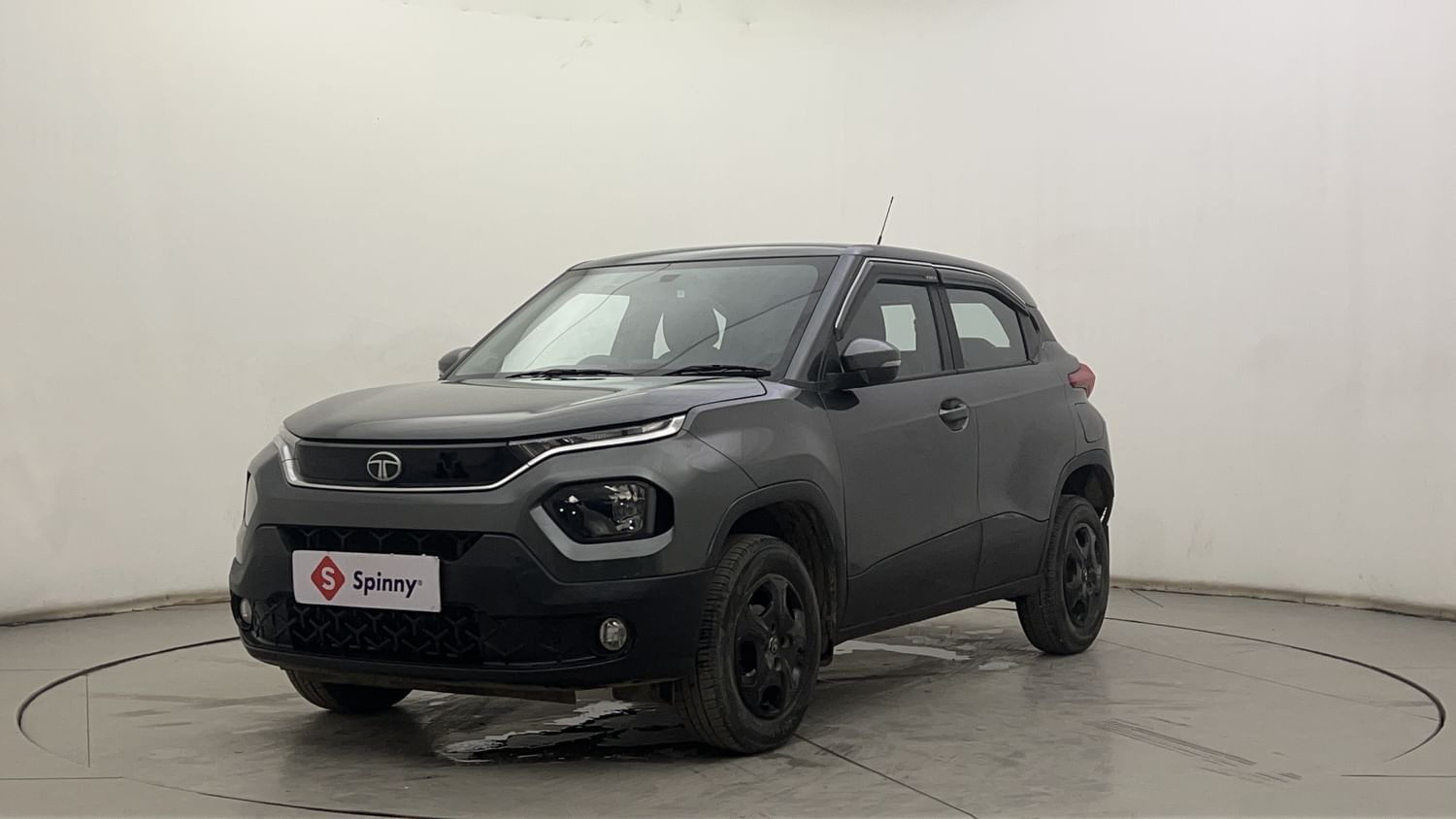 LEFT FRONT CORNER VIEW