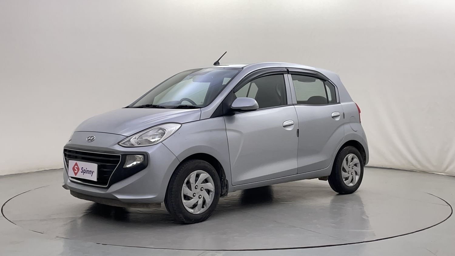 LEFT FRONT CORNER VIEW