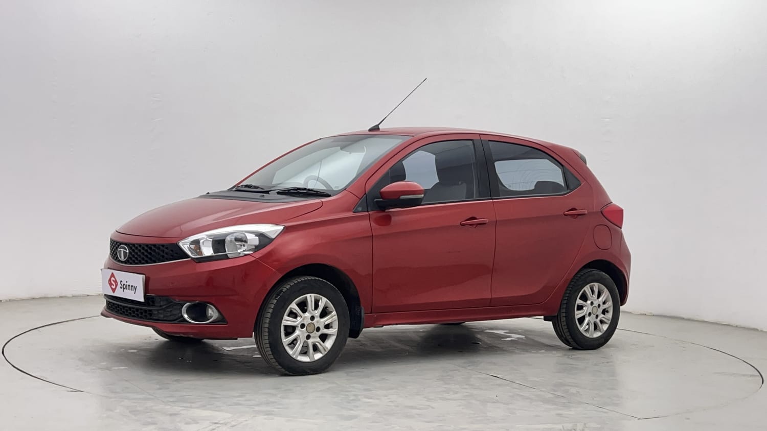 LEFT FRONT CORNER VIEW