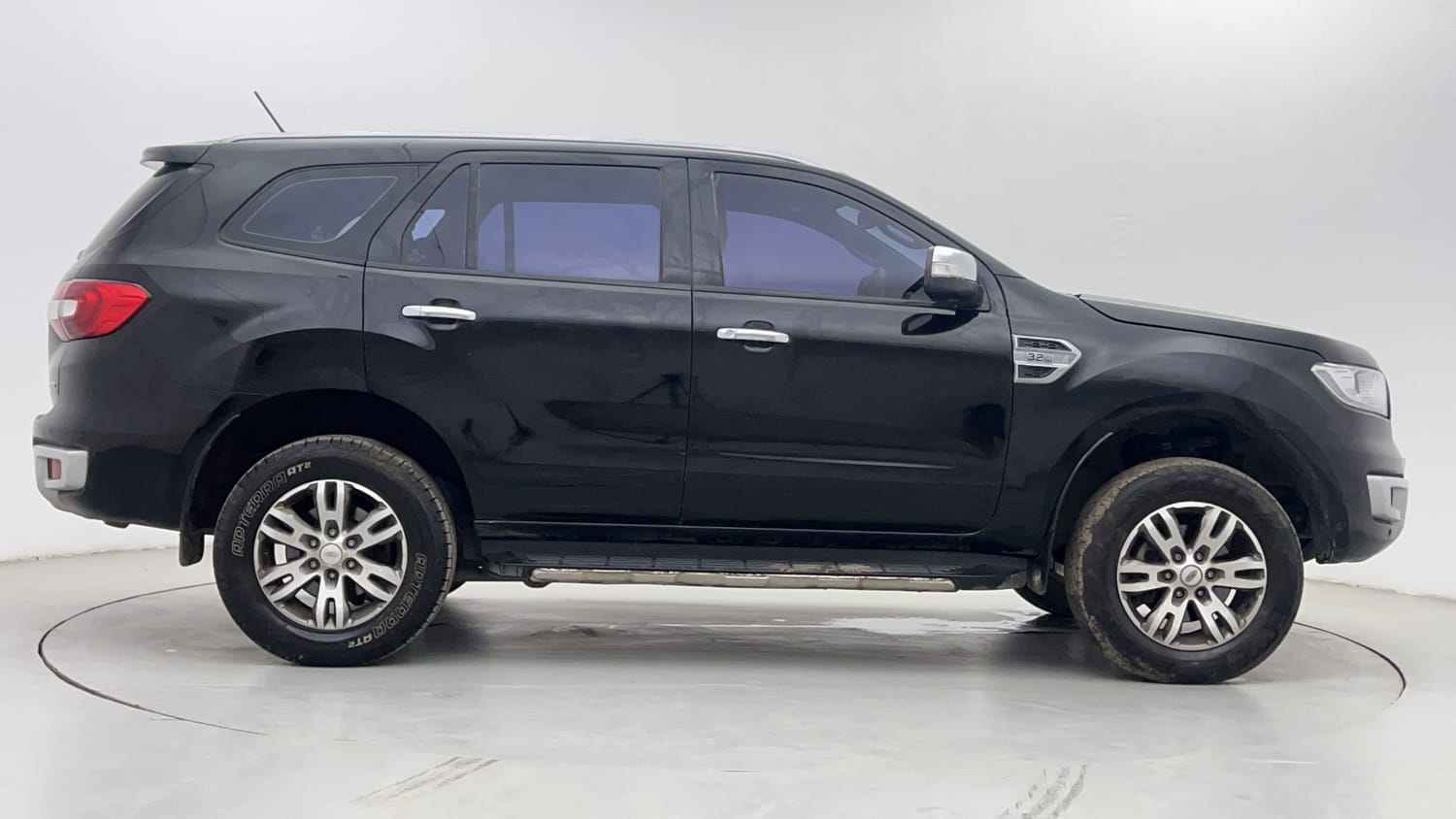 New Ford Endeavour exterior RIGHT SIDE VIEW