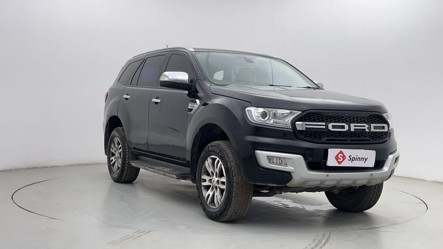 New Ford Endeavour exterior RIGHT FRONT CORNER VIEW