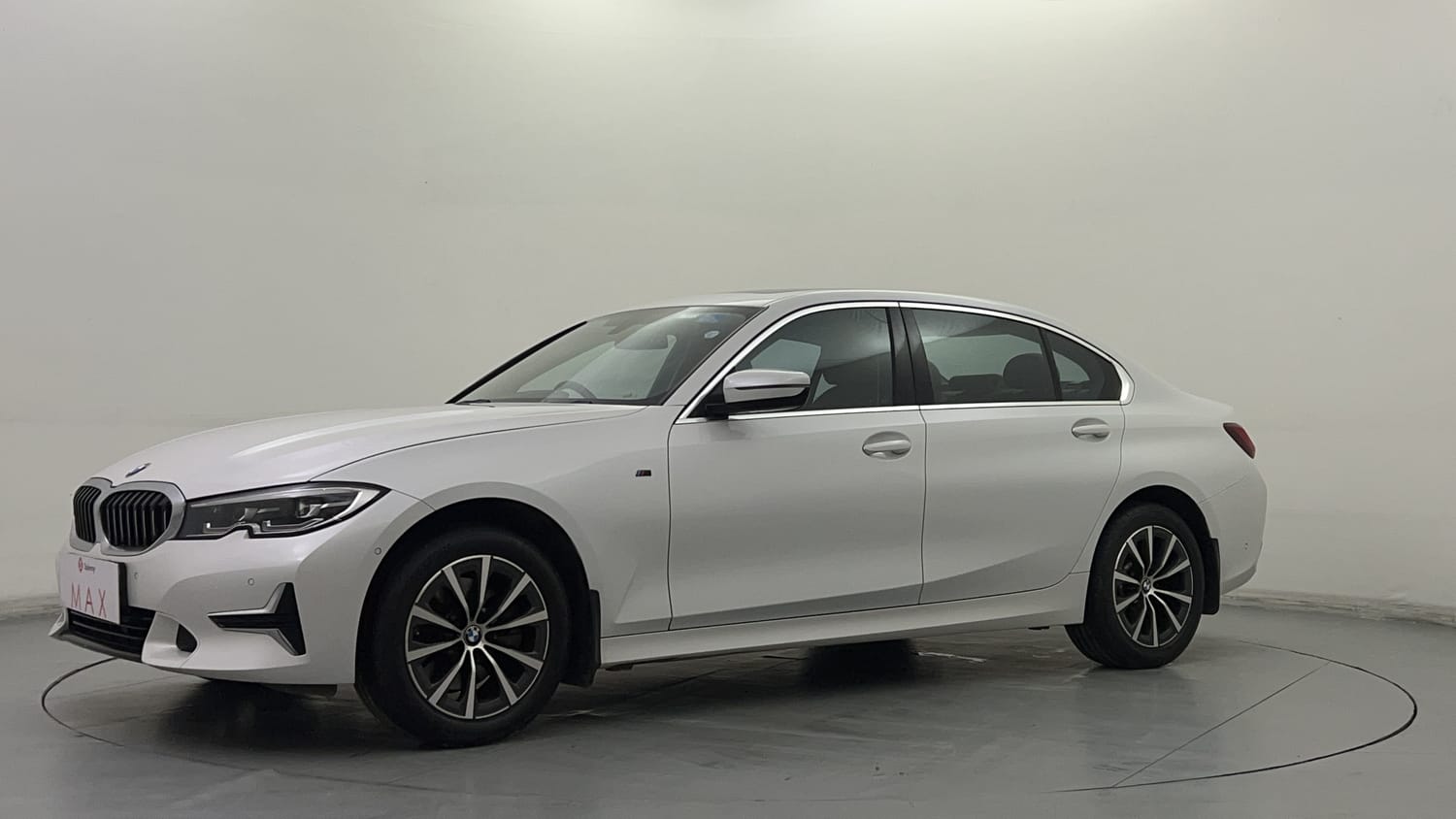 LEFT FRONT CORNER VIEW