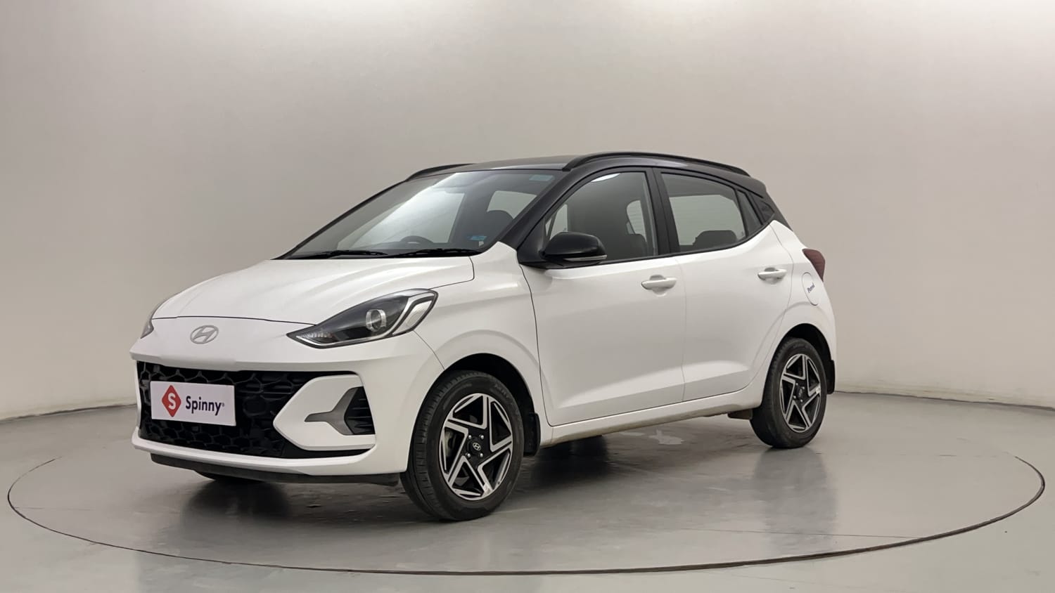 LEFT FRONT CORNER VIEW