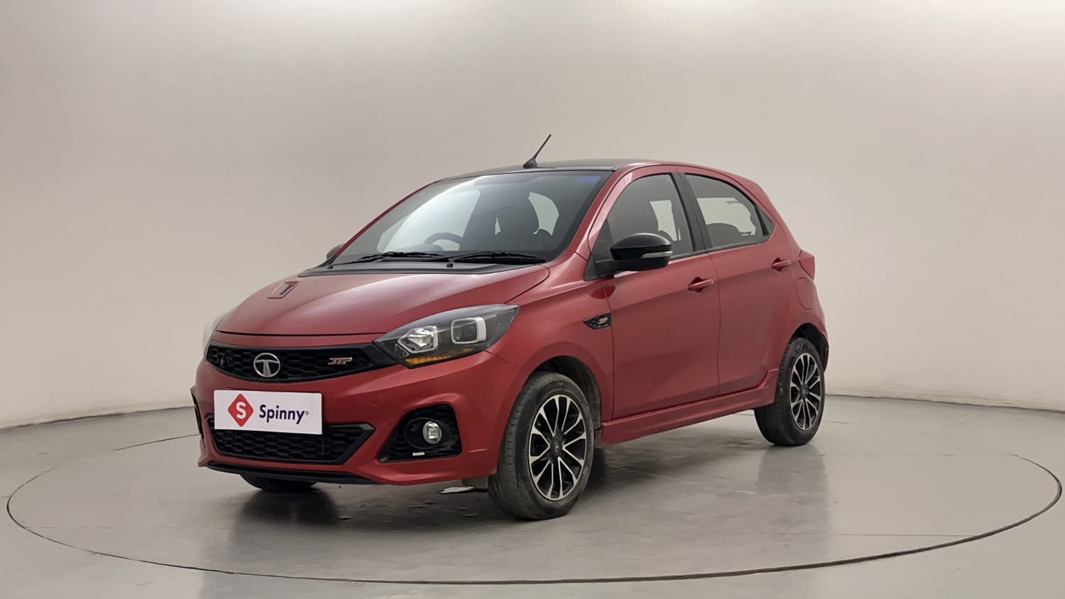 LEFT FRONT CORNER VIEW