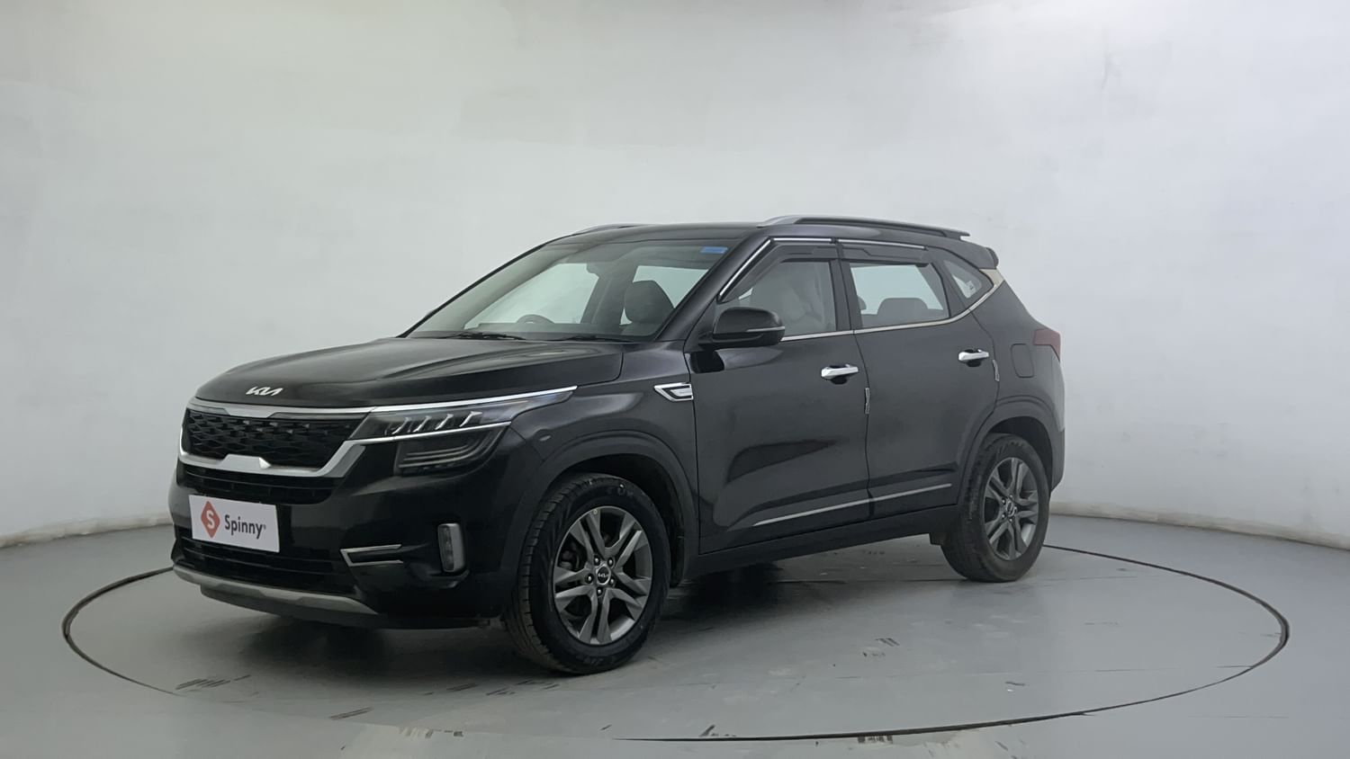 LEFT FRONT CORNER VIEW