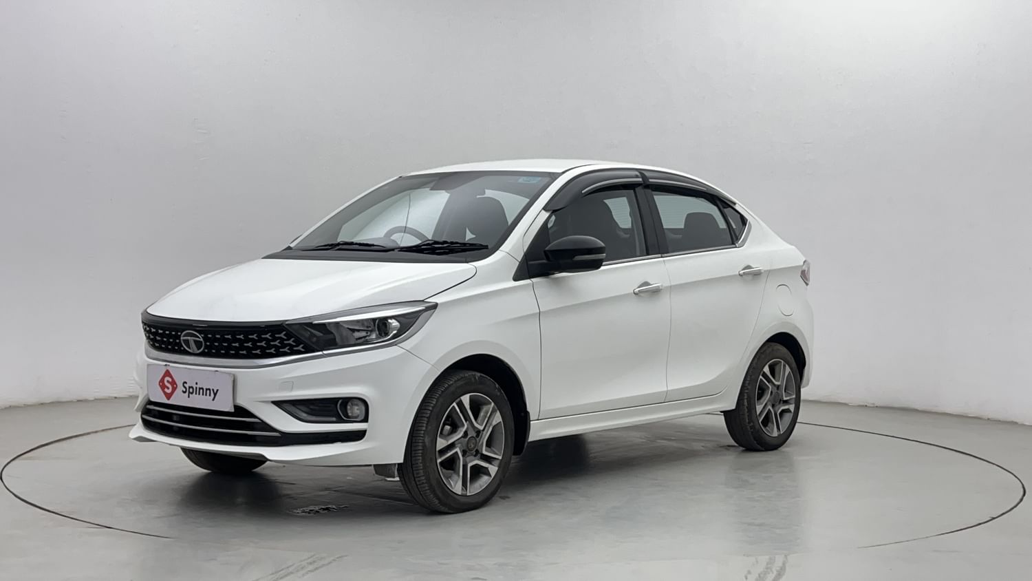 LEFT FRONT CORNER VIEW