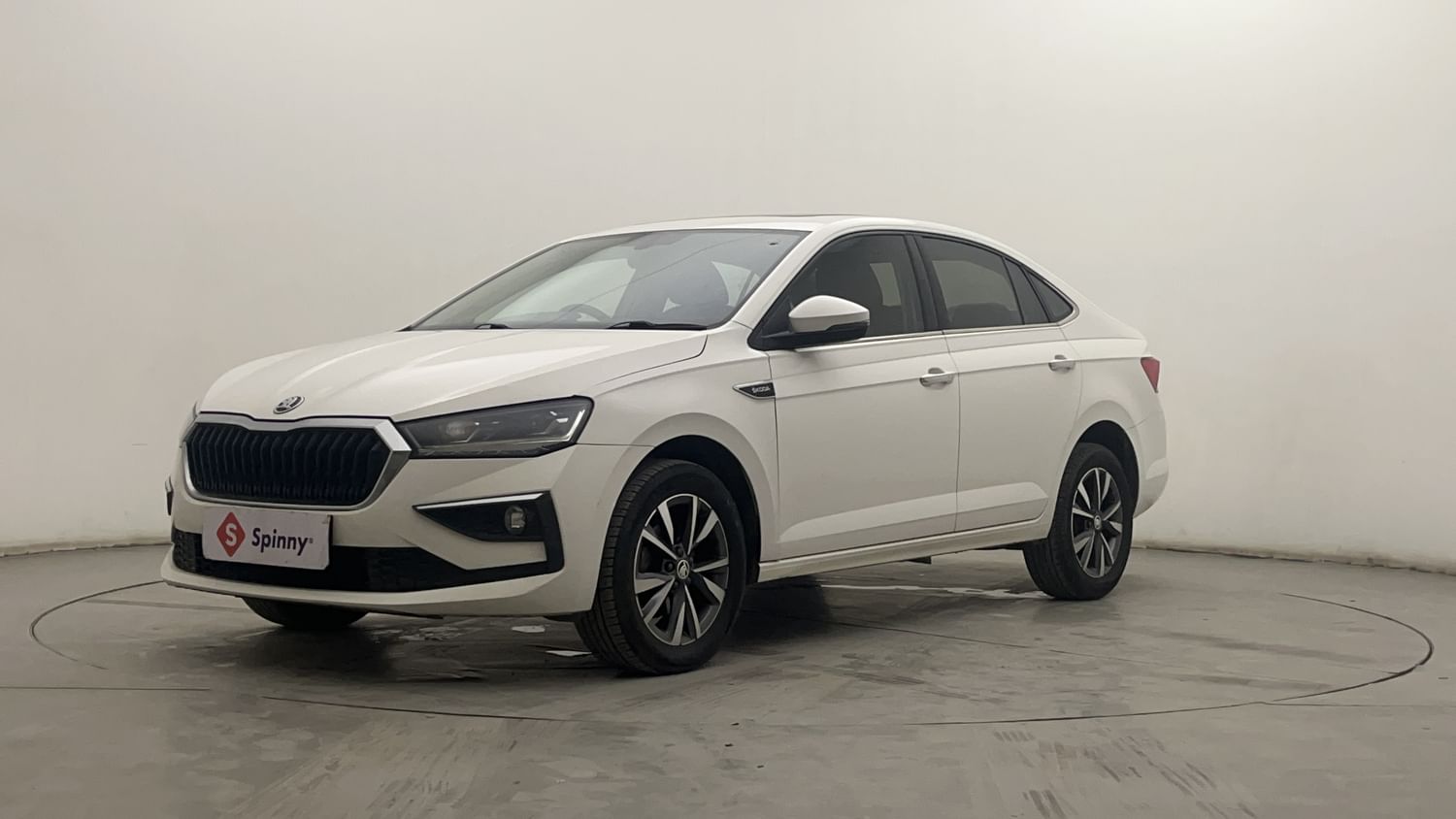 LEFT FRONT CORNER VIEW