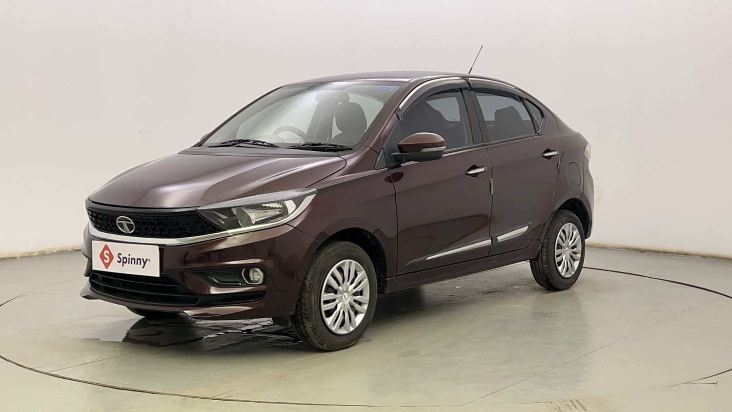 LEFT FRONT CORNER VIEW