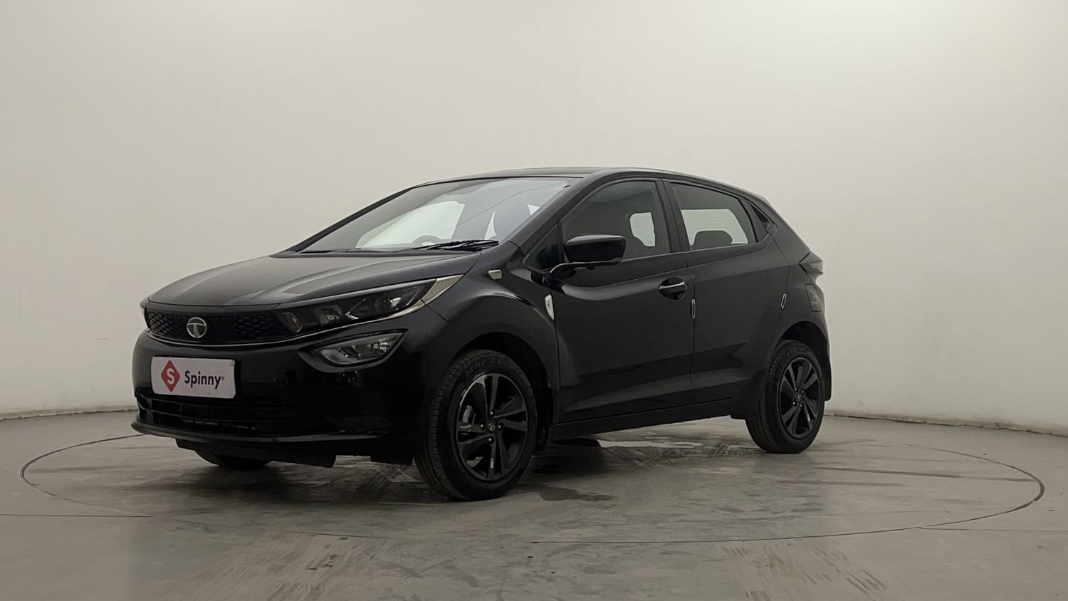 LEFT FRONT CORNER VIEW