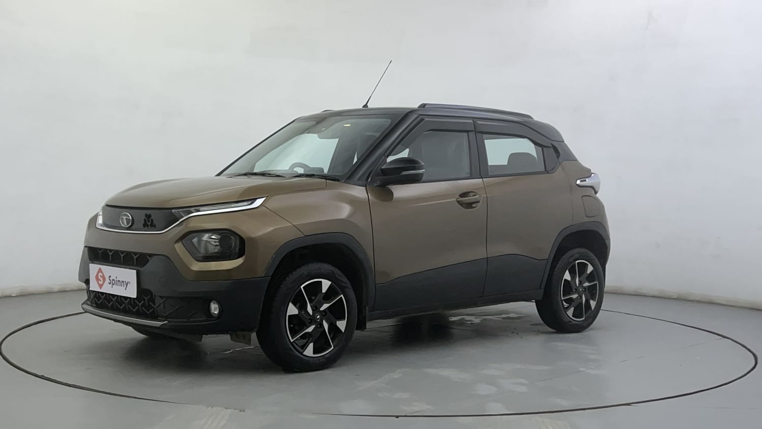 LEFT FRONT CORNER VIEW