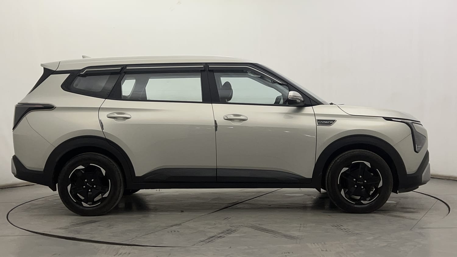 New Kia Carens Clavis exterior RIGHT SIDE VIEW