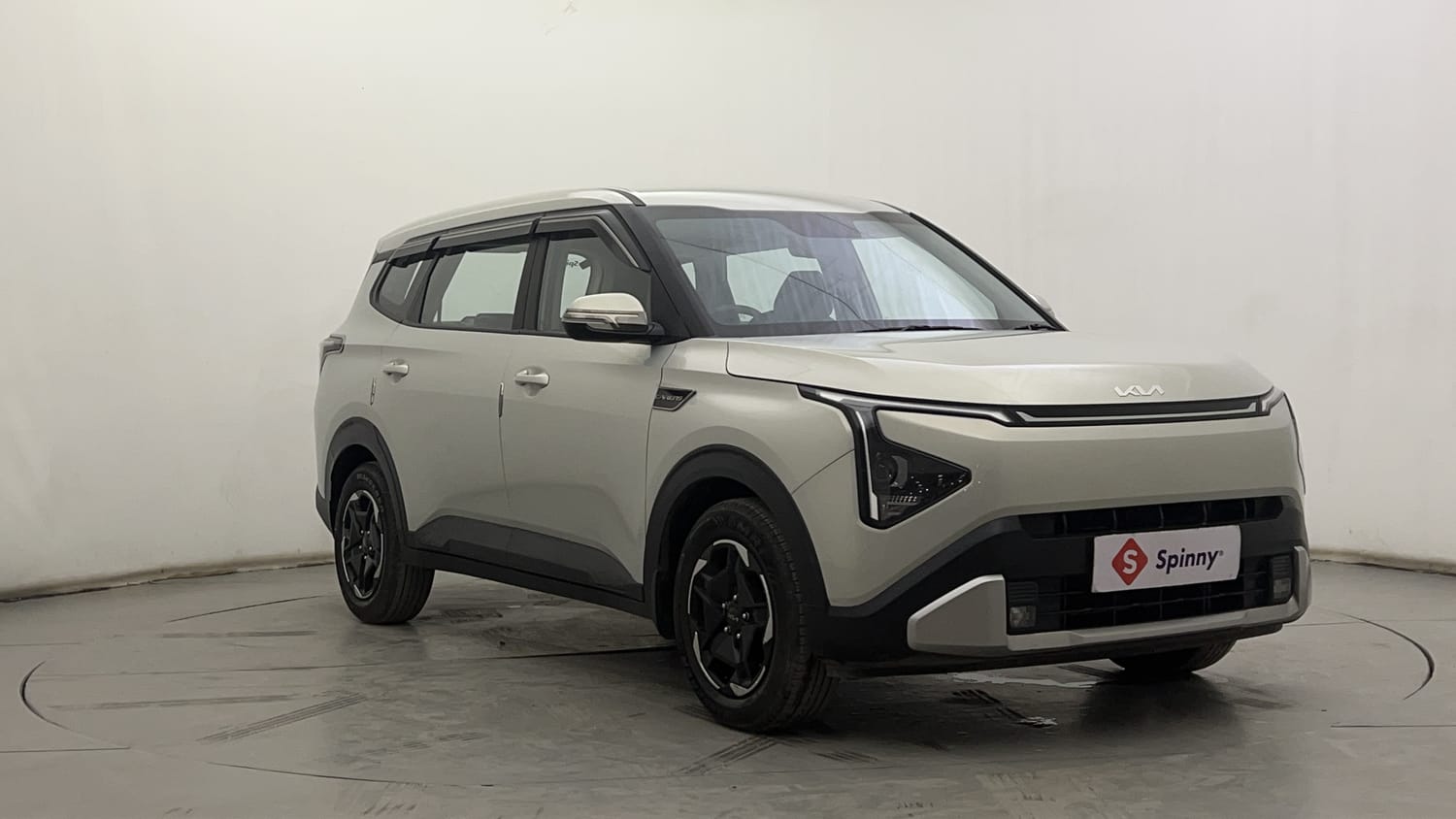 New Kia Carens Clavis exterior RIGHT FRONT CORNER VIEW