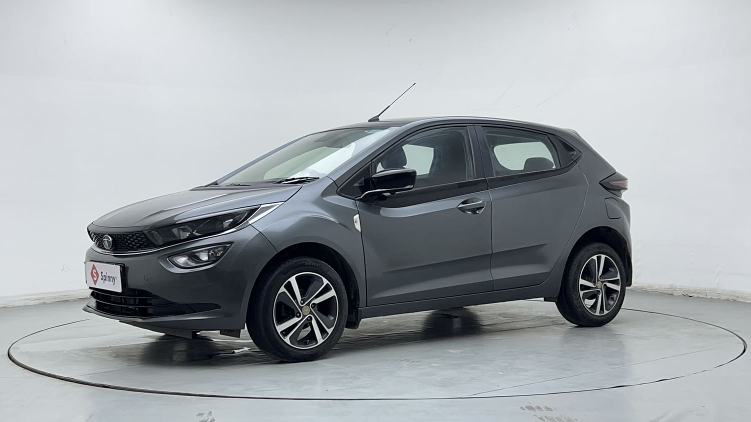 LEFT FRONT CORNER VIEW