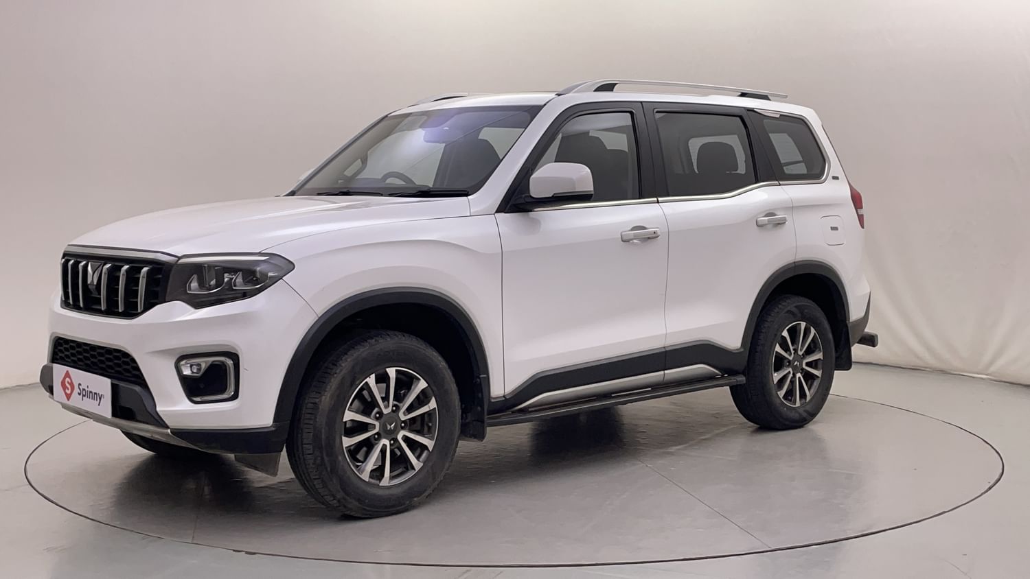 LEFT FRONT CORNER VIEW