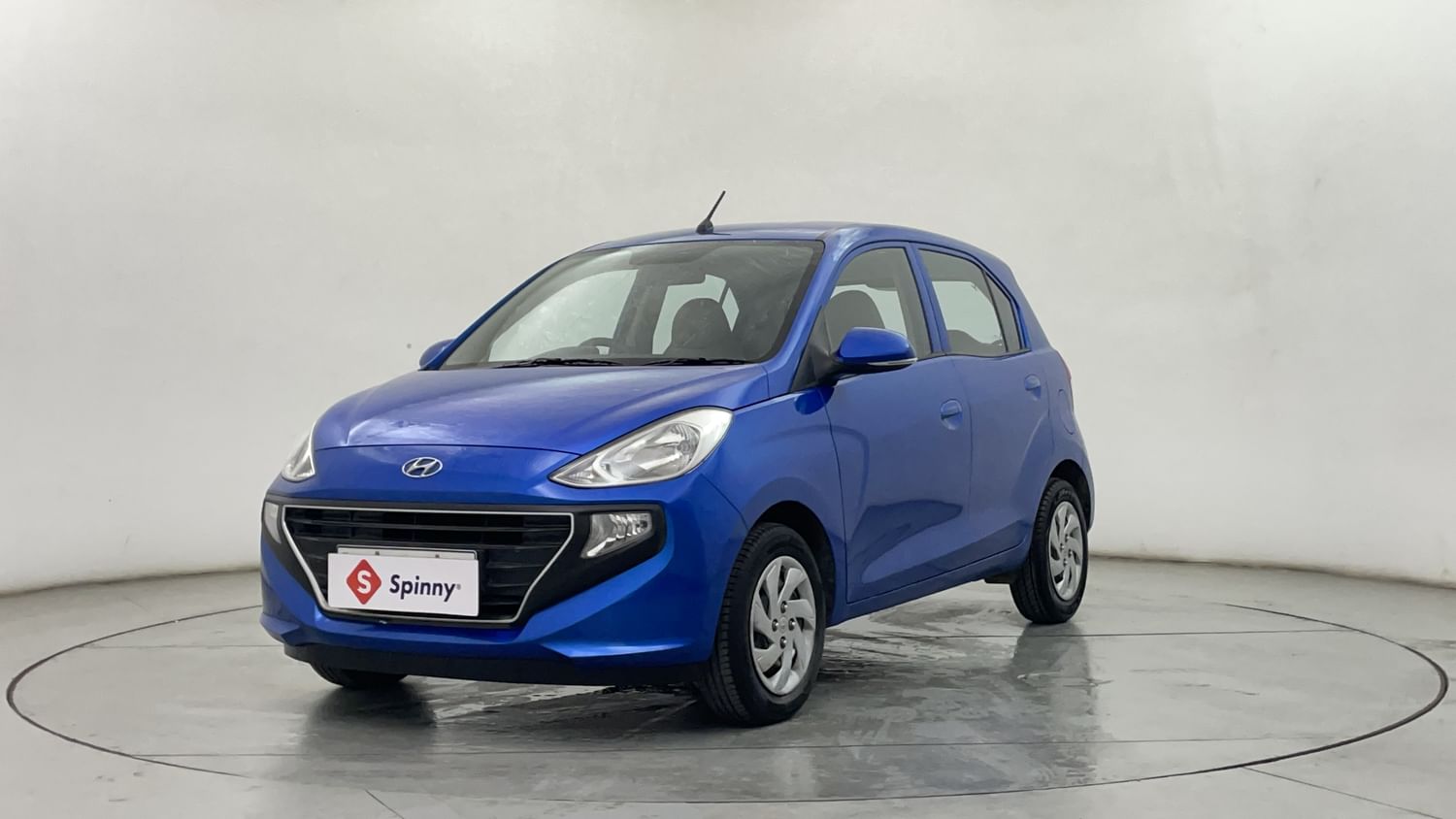 LEFT FRONT CORNER VIEW