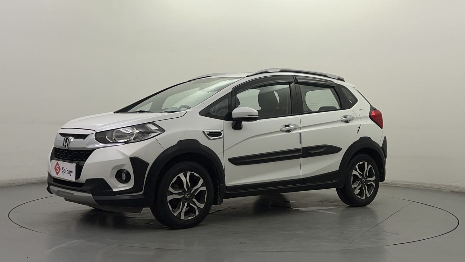 LEFT FRONT CORNER VIEW