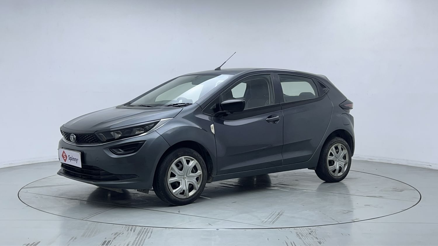 LEFT FRONT CORNER VIEW