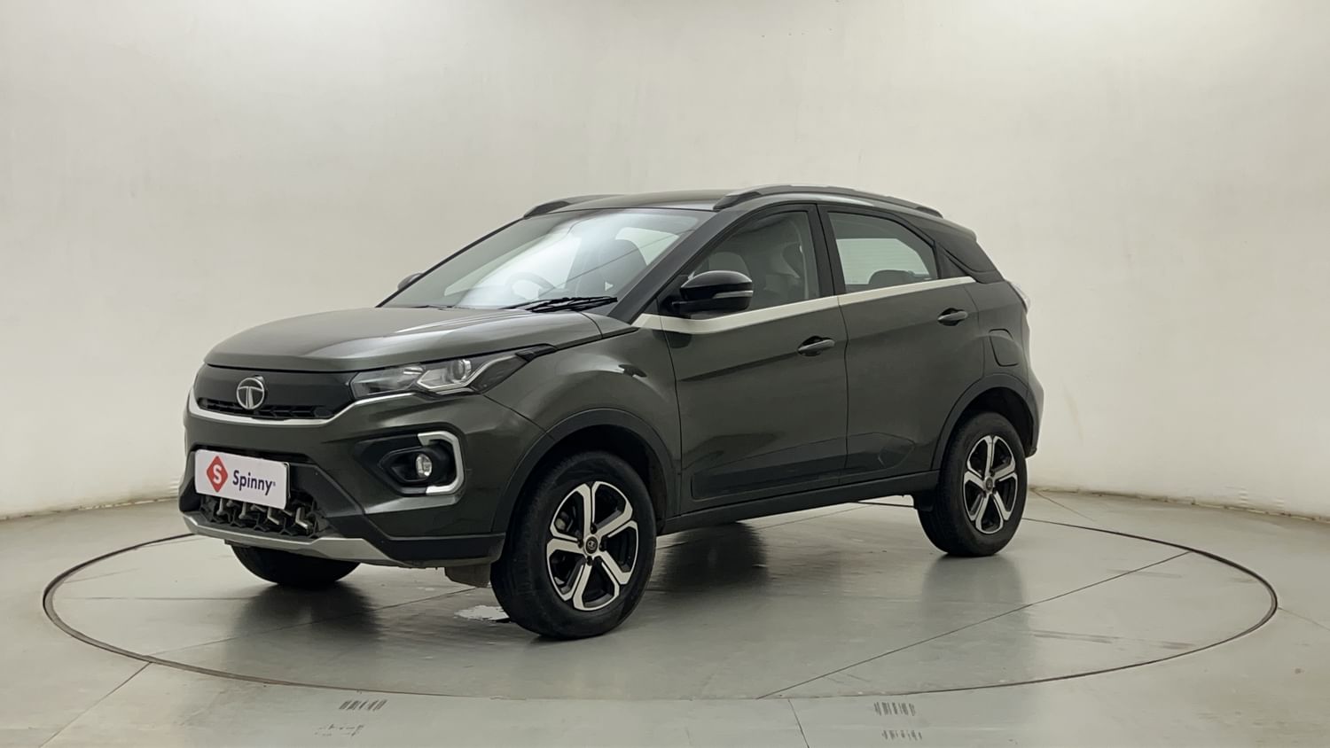 LEFT FRONT CORNER VIEW