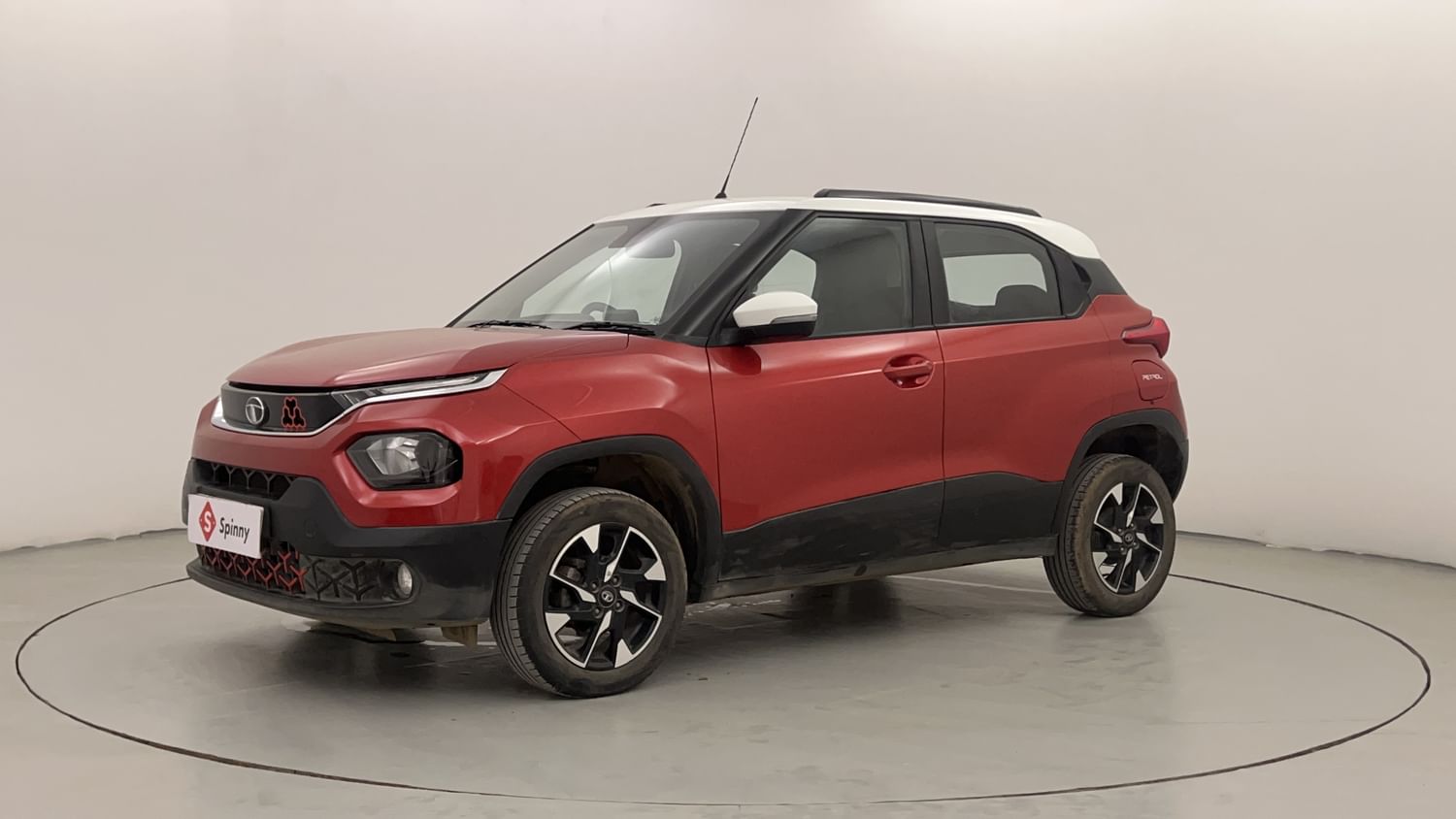 LEFT FRONT CORNER VIEW