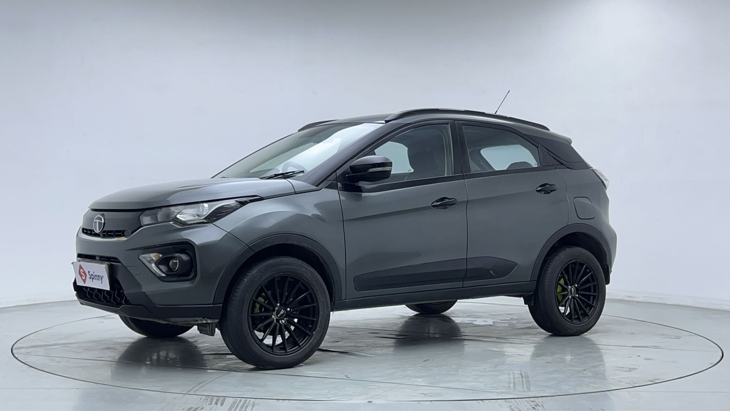 LEFT FRONT CORNER VIEW