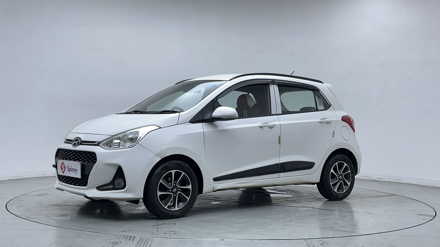 LEFT FRONT CORNER VIEW