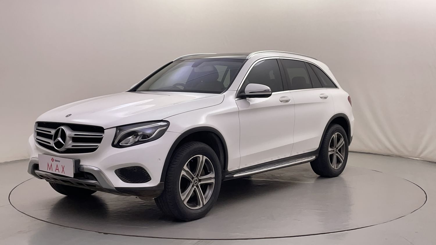 LEFT FRONT CORNER VIEW