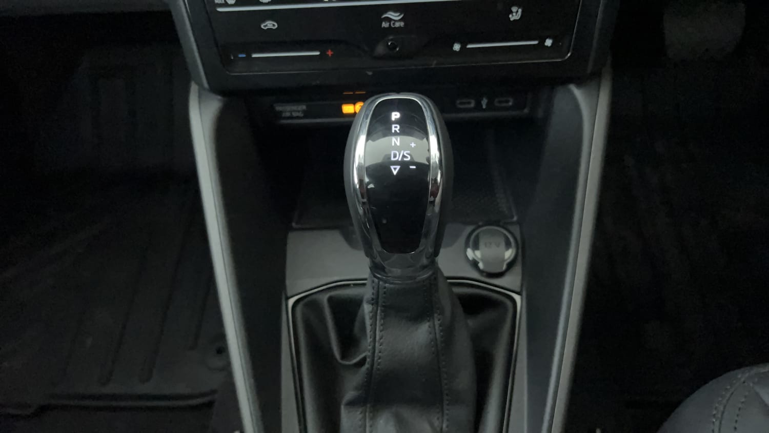New Skoda Kylaq interior GEAR  KNOB VIEW