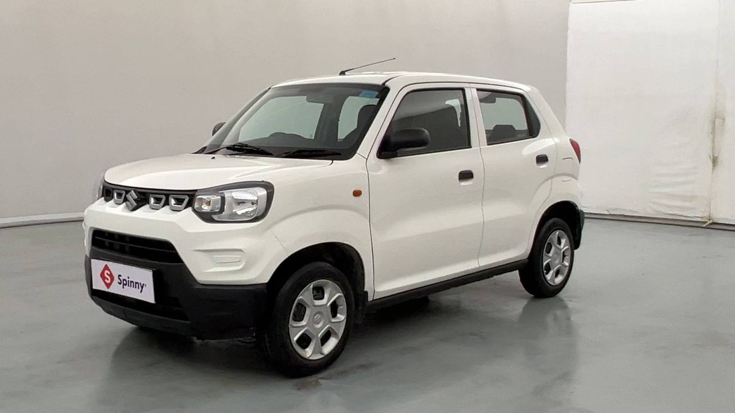 LEFT FRONT CORNER VIEW