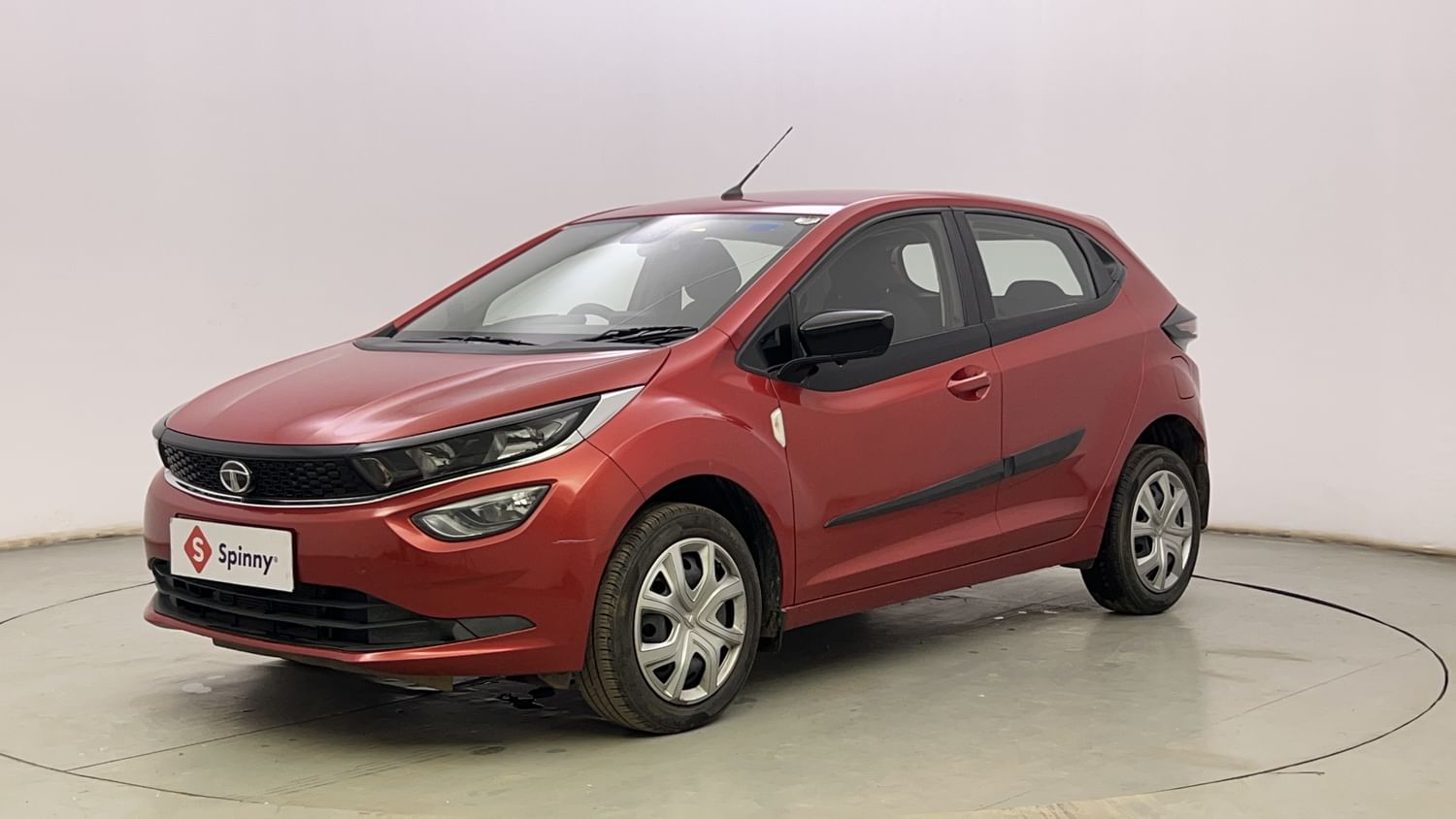 LEFT FRONT CORNER VIEW