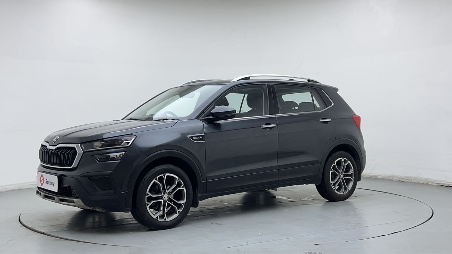 LEFT FRONT CORNER VIEW