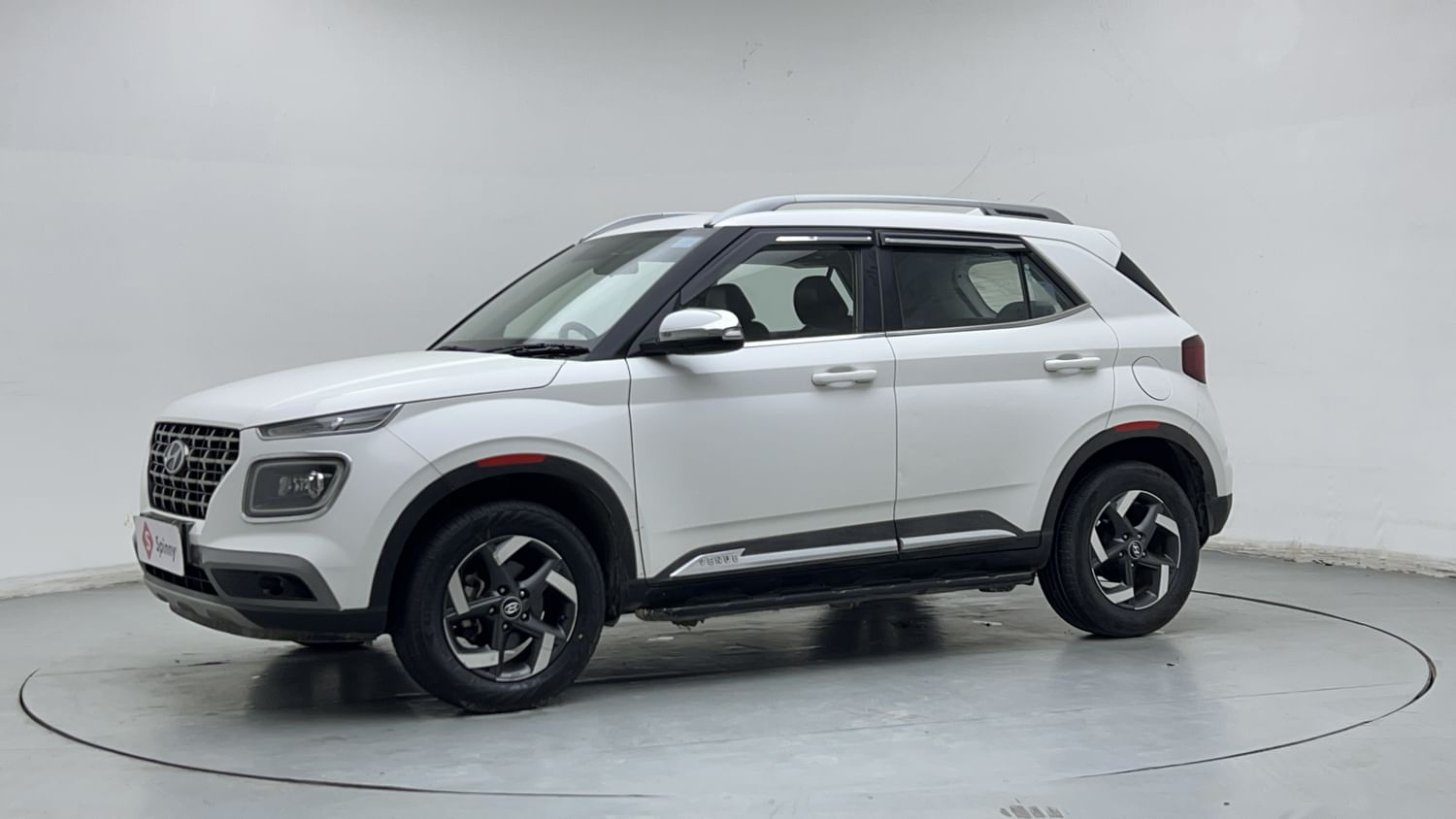 LEFT FRONT CORNER VIEW