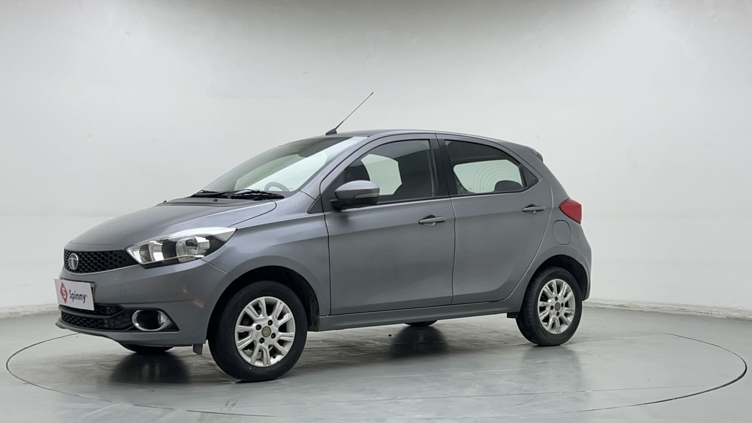 LEFT FRONT CORNER VIEW