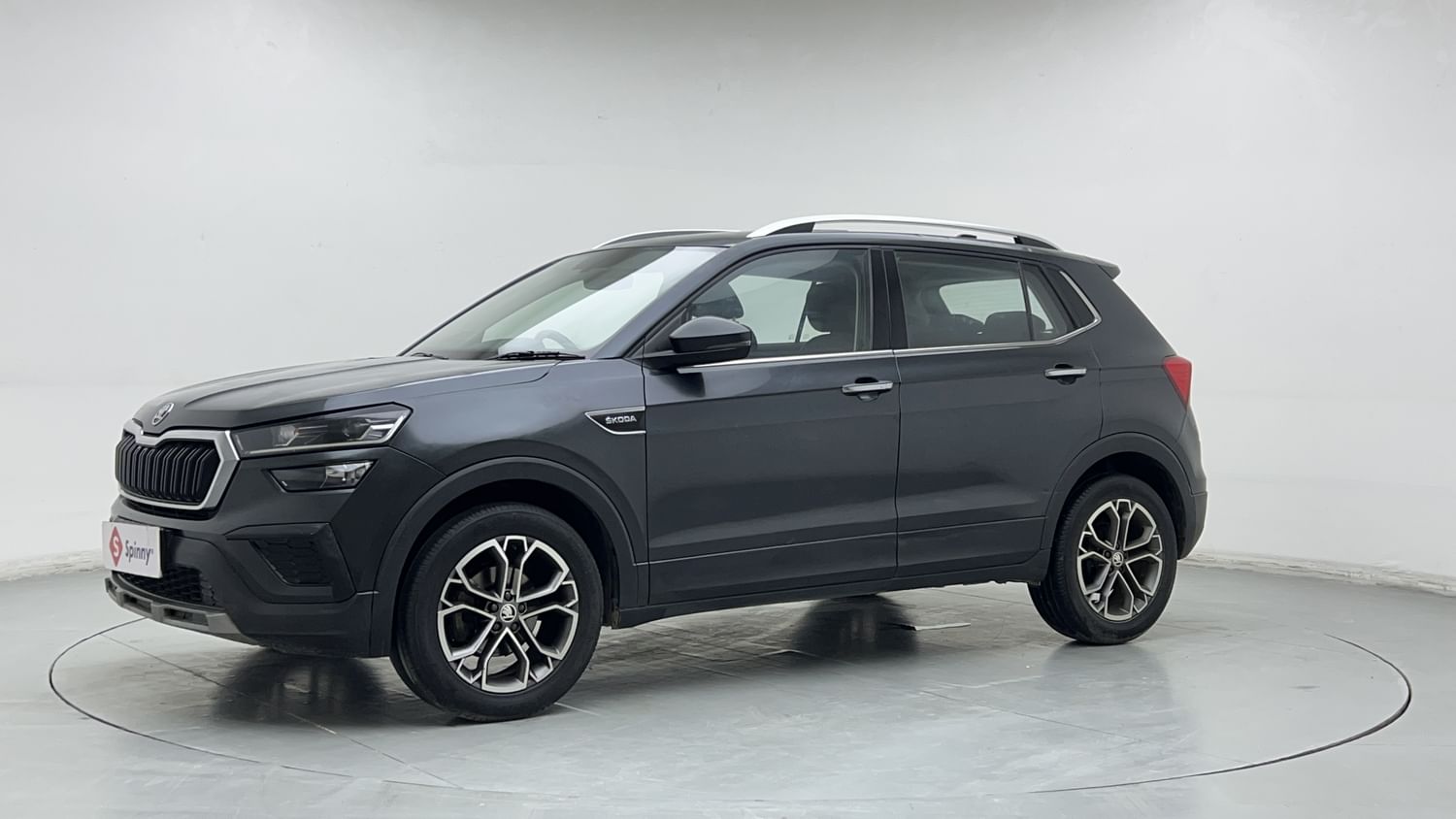 LEFT FRONT CORNER VIEW